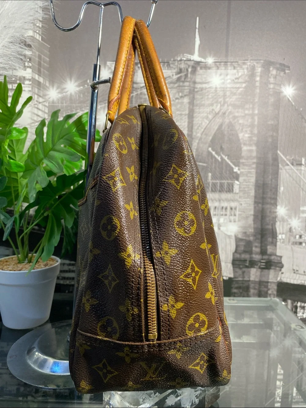Authentic Louis Vuitton Deauville Monogram Boston Handbag